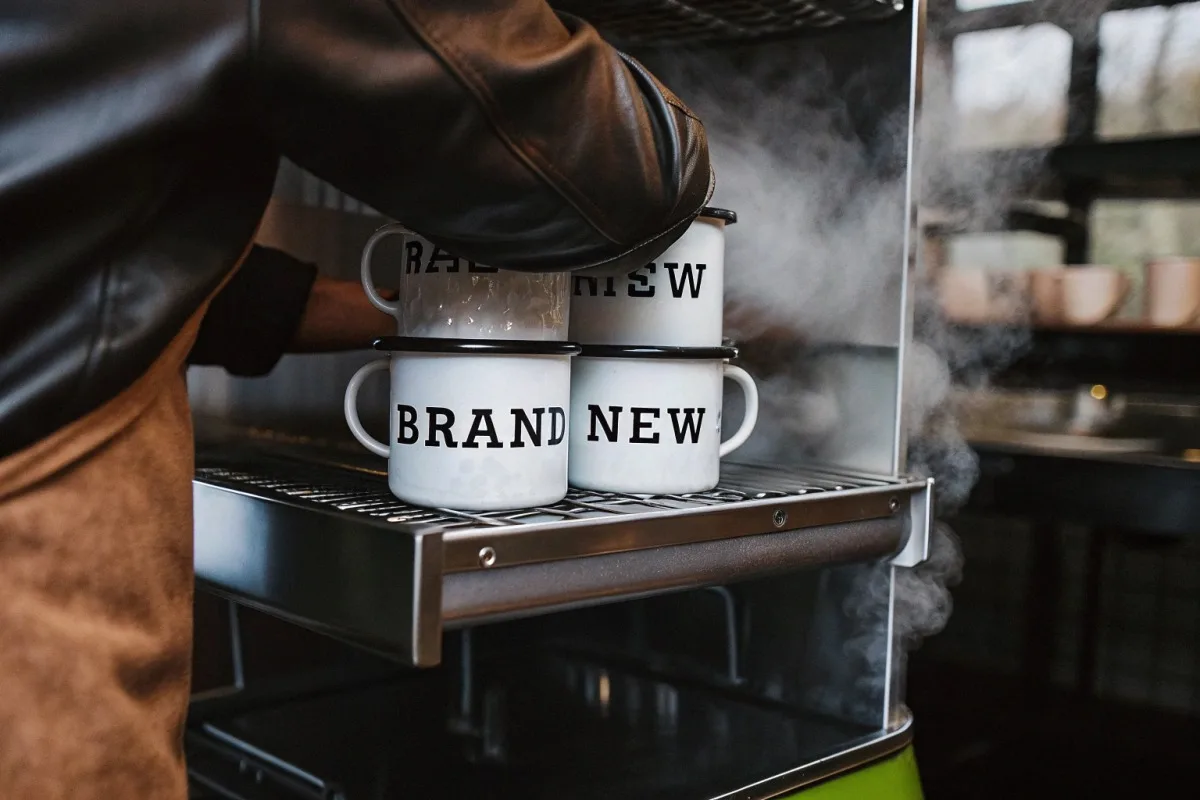 Bulk order procurement costs for enamel mugs using screen printing and sublimation methods (ID#4)