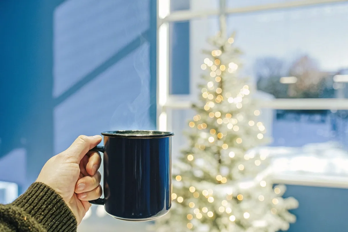 Quality Control Standards Multi-stage quality control process for custom enamel mugs during high-volume holiday production schedules (ID#5)