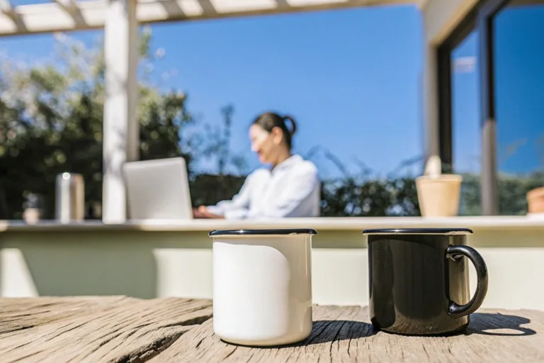 How to Negotiate Custom Enamel Mug MOQs for Small Cafes?