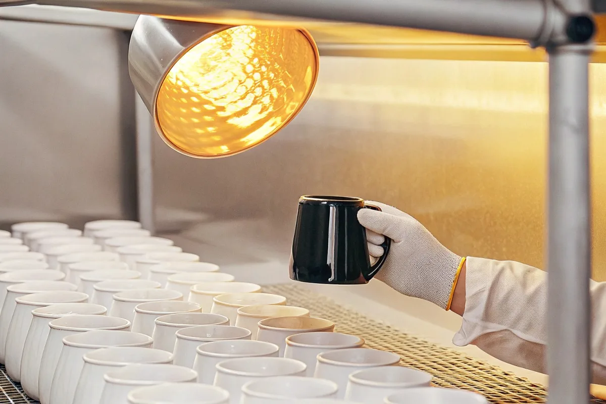 Quality control inspection for high-end cafe mugs ensuring uniform enamel coating and print clarity (ID#4)