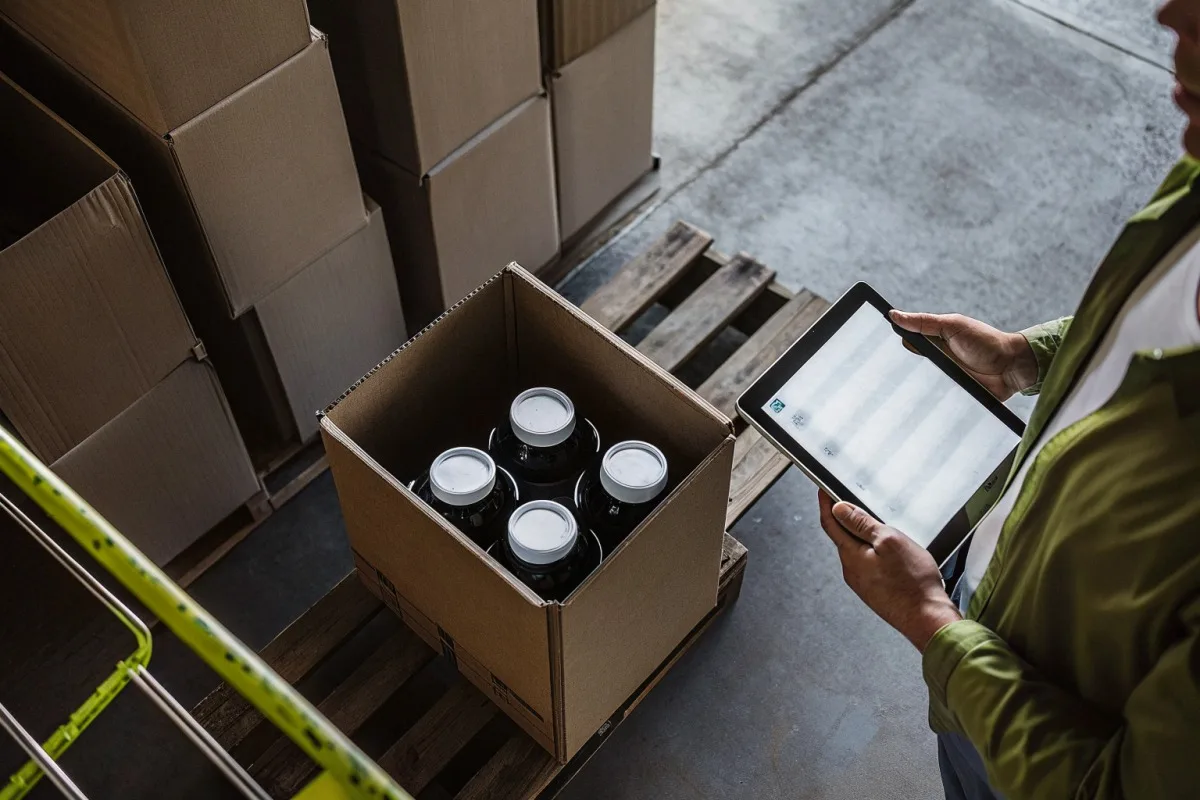 Logistics and shipping terms for damaged custom enamel mugs under FOB or DDP (ID#4)