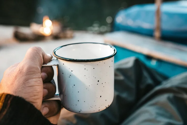 How to Achieve a Distressed Vintage Look When Sourcing Custom Enamel Mugs?
