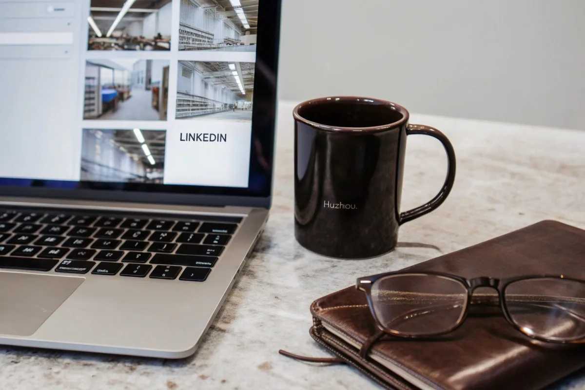 Validating custom enamel mug design capabilities by examining customer-shared photos and color accuracy (ID#5)